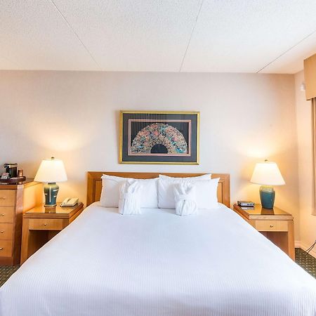 Ramada By Wyndham Thunder Bay Airlane Hotel Экстерьер фото