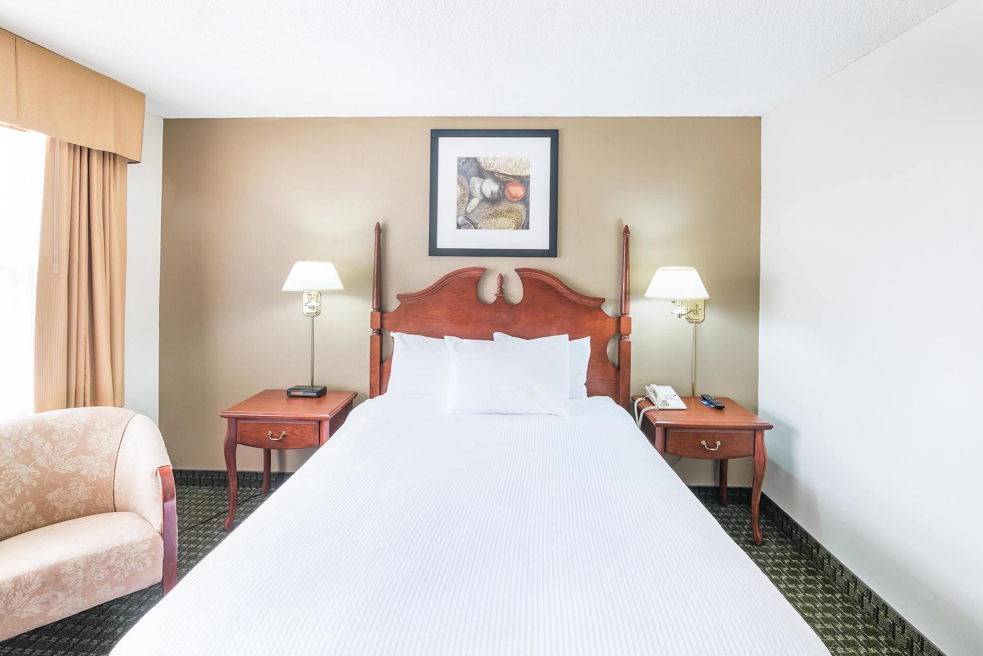Ramada By Wyndham Thunder Bay Airlane Hotel Экстерьер фото