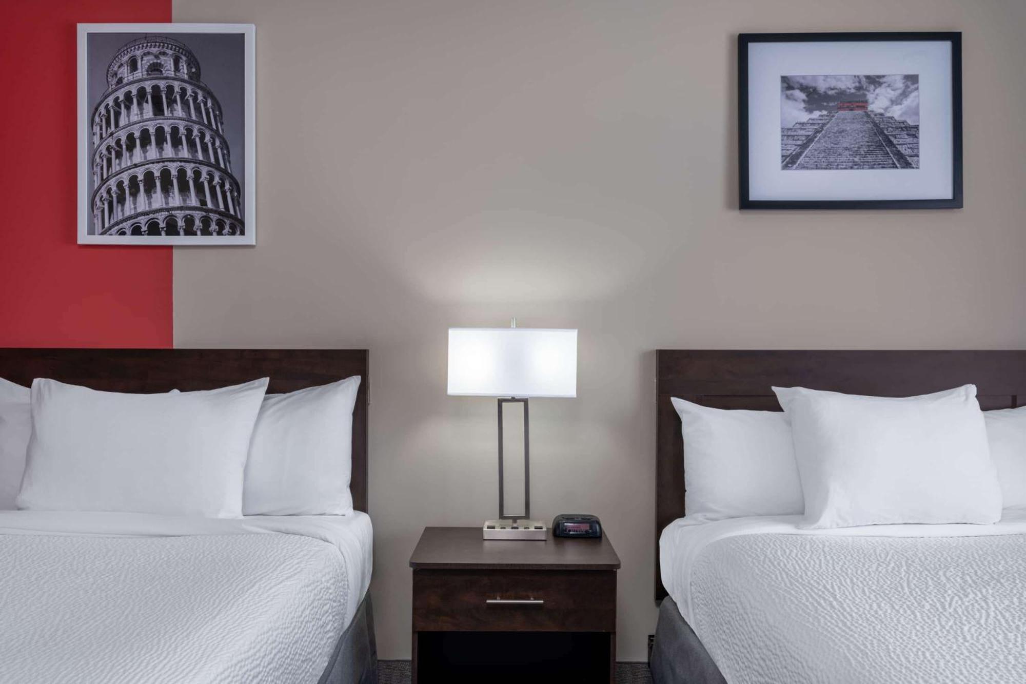Ramada By Wyndham Thunder Bay Airlane Hotel Экстерьер фото