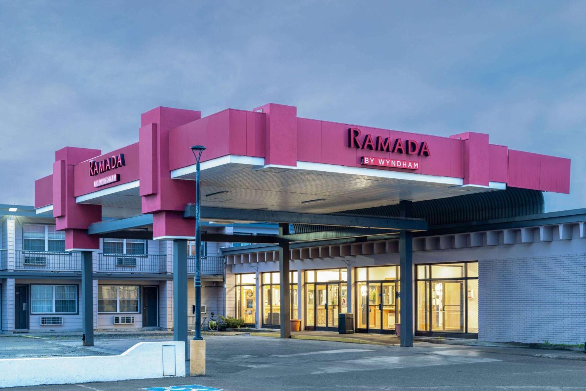 Ramada By Wyndham Thunder Bay Airlane Hotel Экстерьер фото