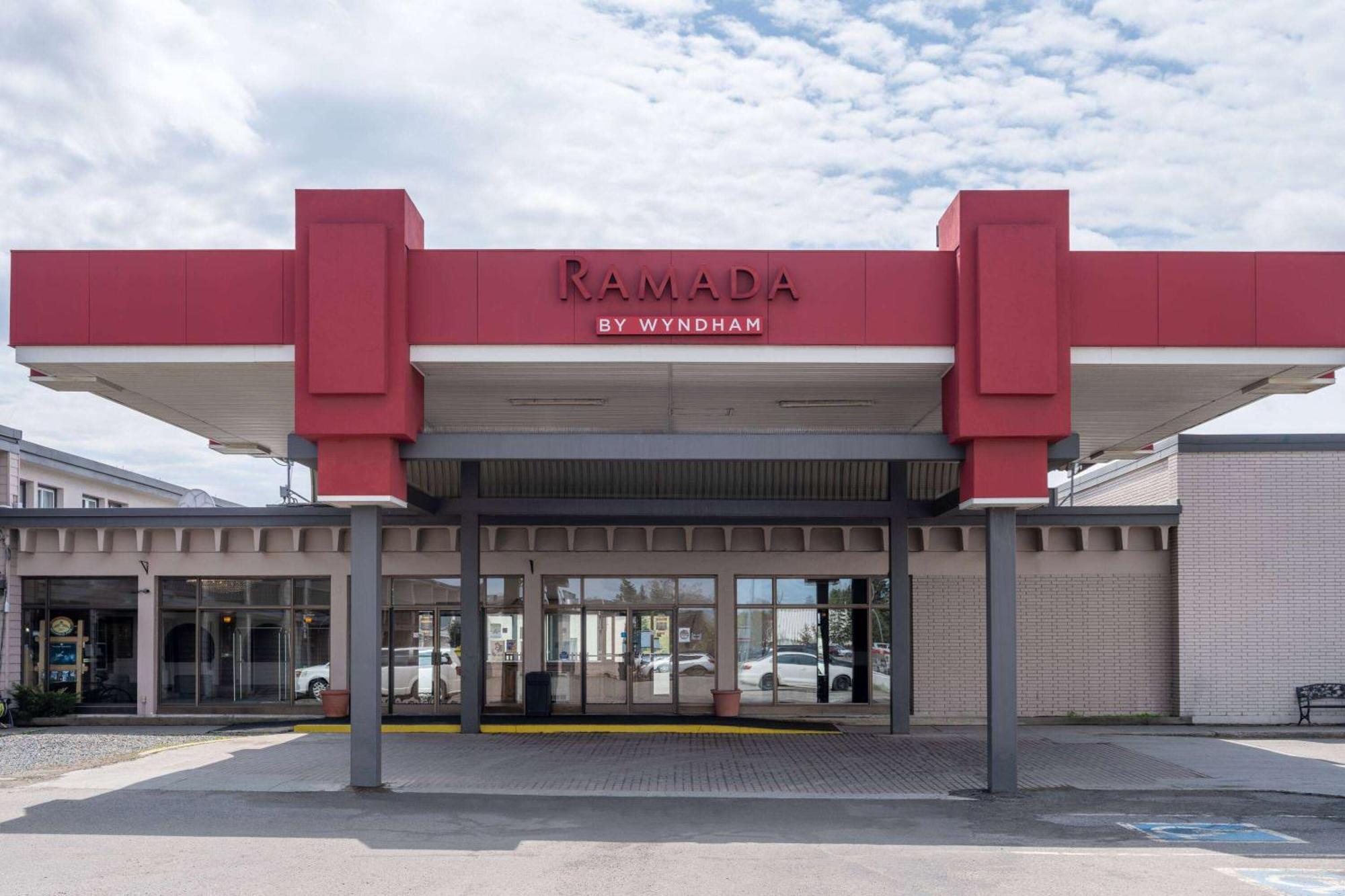 Ramada By Wyndham Thunder Bay Airlane Hotel Экстерьер фото