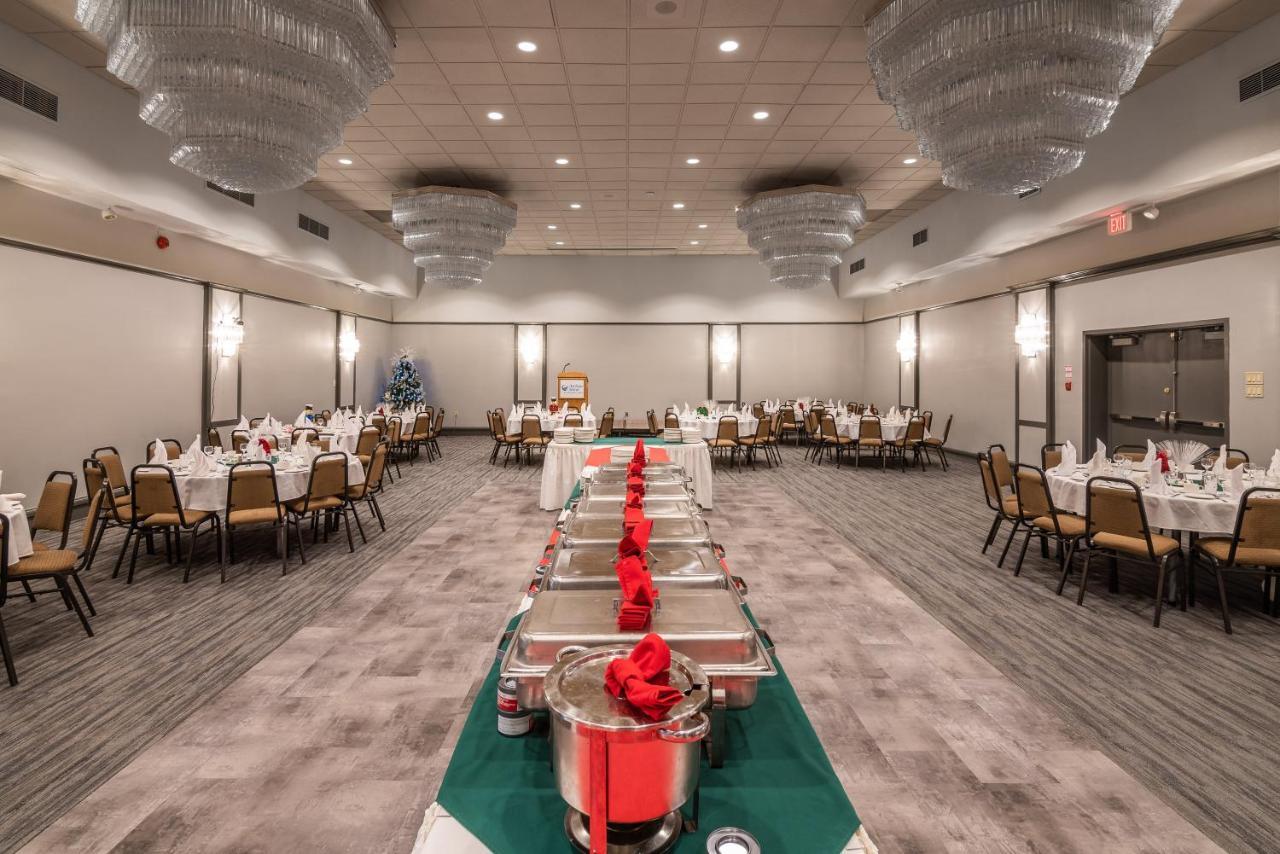 Ramada By Wyndham Thunder Bay Airlane Hotel Экстерьер фото