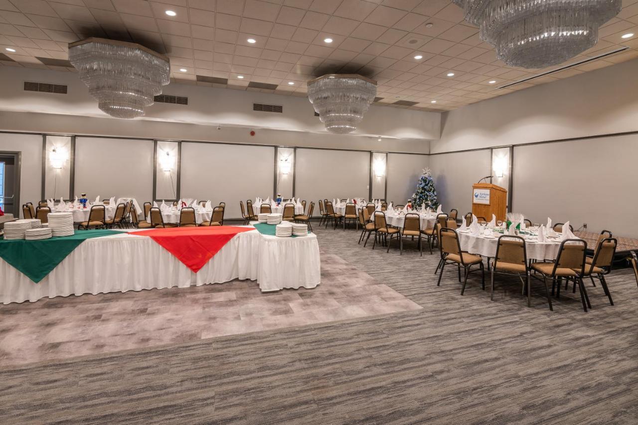 Ramada By Wyndham Thunder Bay Airlane Hotel Экстерьер фото